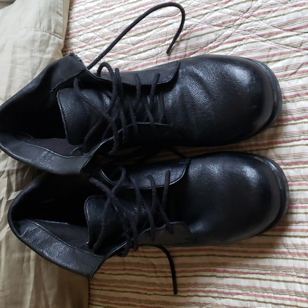 SALE...Cute Black Booties🩵💜